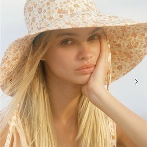 Lack Of Color Floral Wide-Brim Hat in Cream & Orange Floral - Size Large/XL